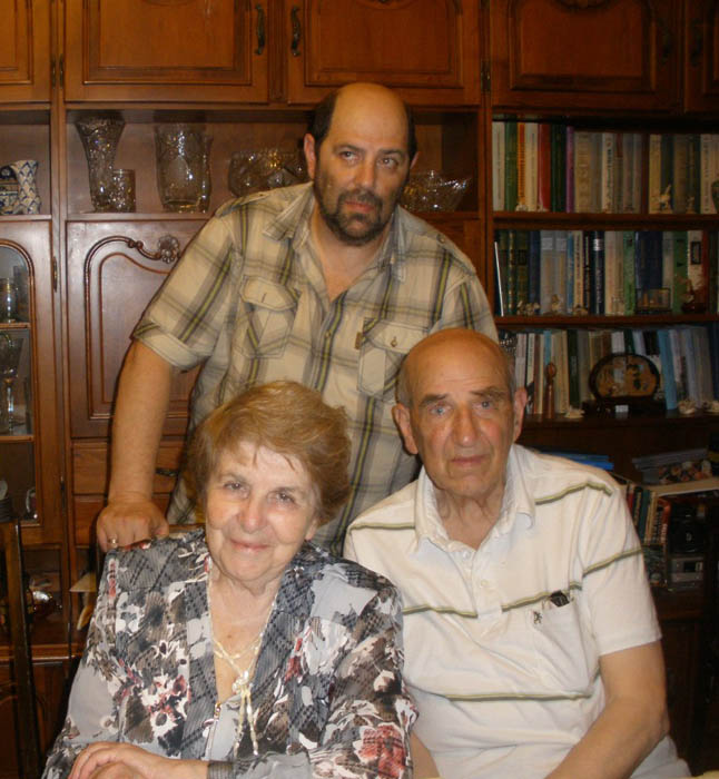 Арсений Семёнович с женой и сыном