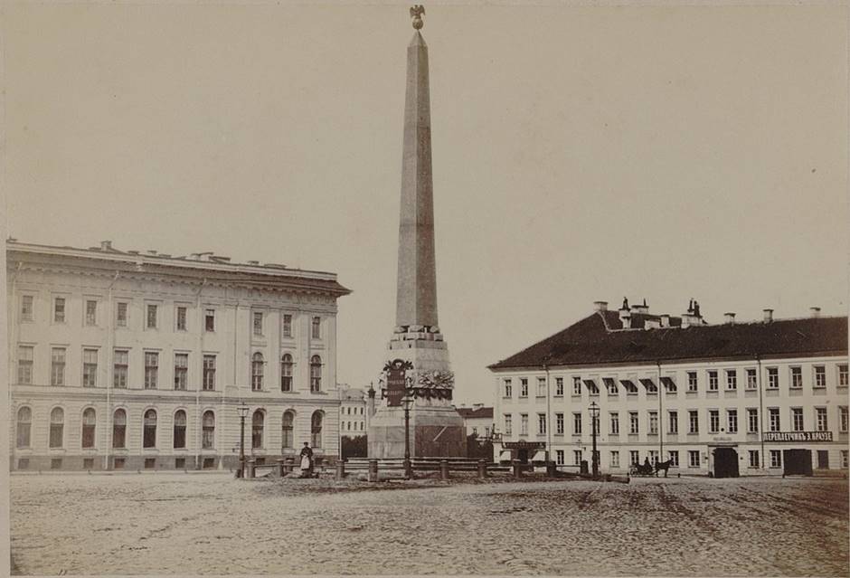 Площадь вокруг обелиска Румянцева победам, 1860-е годы