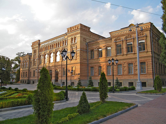 Здание женской гимназии в Елисаветграде (Кировограде)