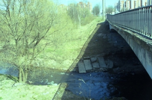 Река Дудергофка и мост Ветеранов, 2017 год. (источник: из личного архива автора)
